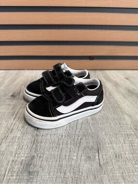 Vans Kids Black & White Velcro Old Skool Sneakers